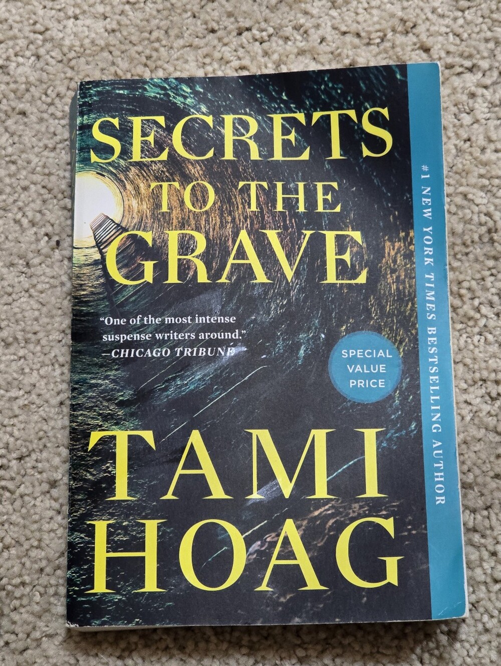 Secrets to the Grave by Tami Hoag - Yellow & Teal Paperback